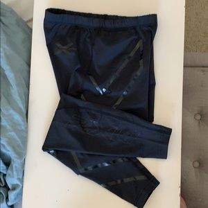 2XU compression/recovery pant size small like new